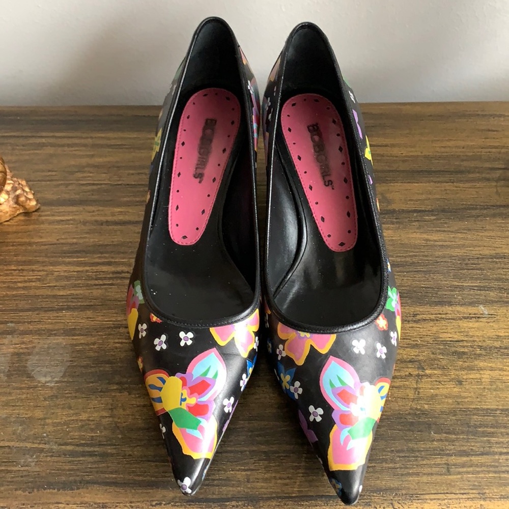 🌸 🌷 BCBGirls Black + Floral Kitten Heels  🌺 💐